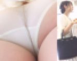 [★新作][★顔出し]パンチラ盗撮 かわいいOLさん 白パンツを限界突破の超接近撮影