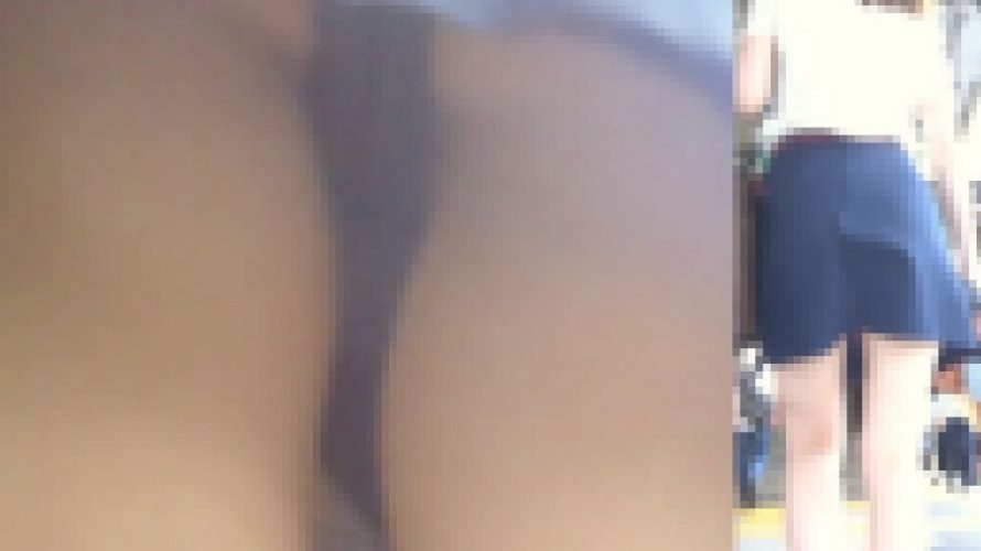 パンチラ盗撮 OLさん 食い込み黒パンツの股間に接近