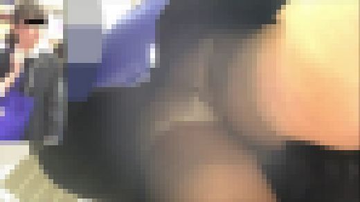 【顔出し】都会の美女のパンティ23