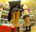 【フルHD画質】無防備JKのお買い物パンチラ かがんだ瞬間に白パン丸見え！
