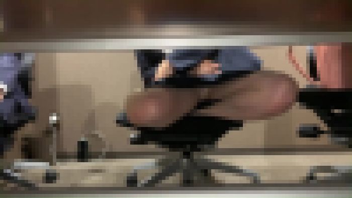 机の下の世界