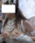 おっぱいの3/4がブラから飛び出してしまった巨乳ダンサー！しかも表情が可愛いらしい♪