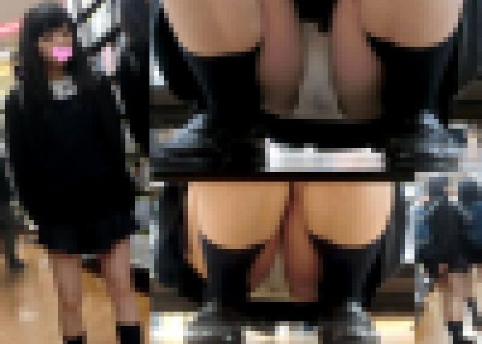 まさかの大開脚でシミが滲んだ白Pが丸見え!顔も体も可愛いロリ娘の対面盗撮パンチラ動画No,91リマスター版