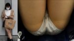 警戒心激薄なお買い物中JDのサテン生パンティを逆さ撮り盗撮