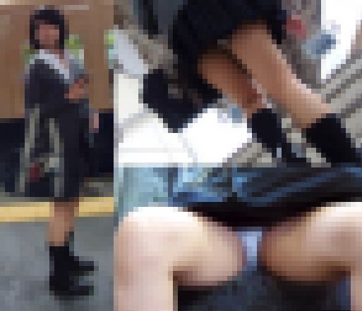 周囲の視線を気にしない今時女子の乱れる車内モラル。大開脚でパンツ丸出しでさらに…