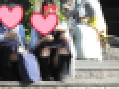 制服姿の可愛いコを発見！！（ＦＨＤ）大変です！！パンツが見えてますよ４