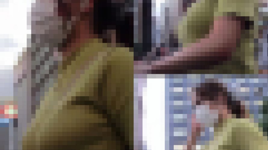 かばんの紐じゃ満足できないの、あなたのビンビンのモノを挟ませて