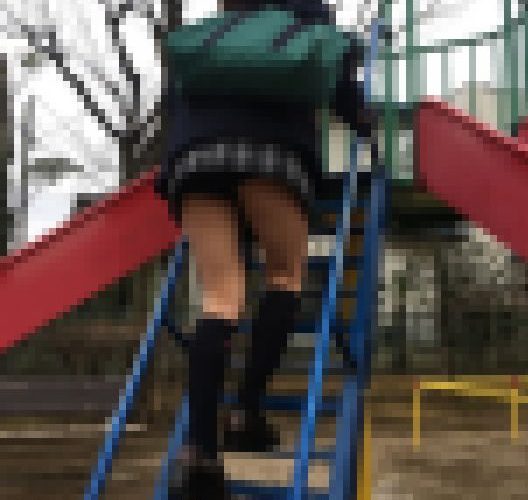 【見えちゃっても平気】制服パンチラ