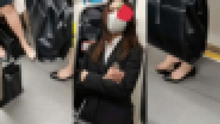 仕事帰りに足の臭いや髪の汚れを話す三人組