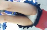 【制服ローアングル】純白パンツ丸見えで歩く学生ちゃん