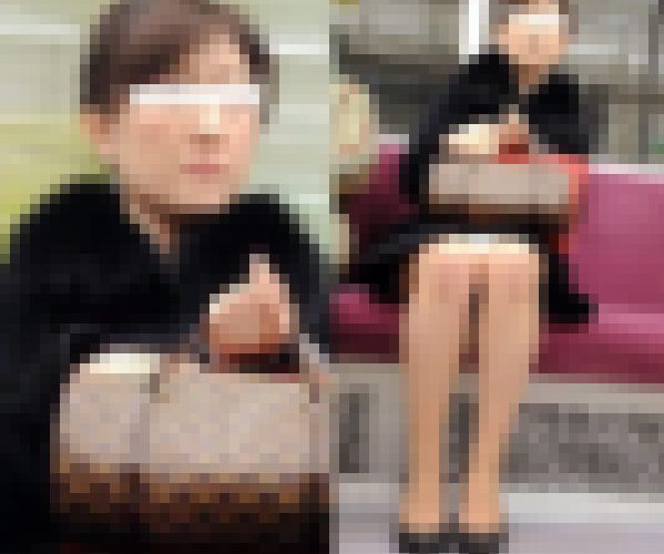 (電車対面）(顔出し)高級な洋服をお召になって…パンプスからそそり立つパンストあんよをむき出しにする…お上品な奥さまを観察してみ