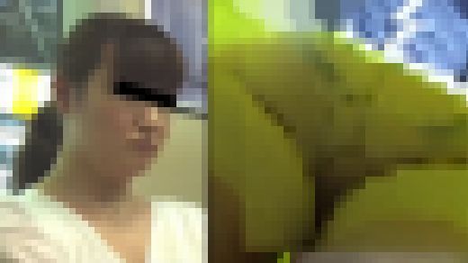 【顔出し】都会の美女のパンティ99