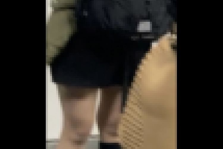 素人 027 痴女系女子電車内で着衣のまま立ちバックをご所望※お尻を突き出すシーン有