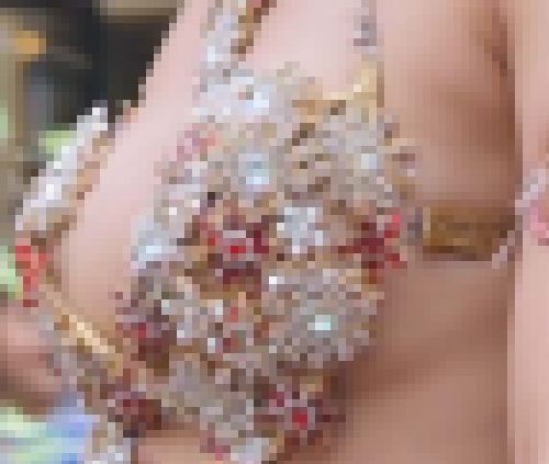 サンバで猛烈に腰振り乳輪はみ出し