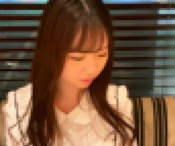 色白サークル女子大生 きれいなピンク乳首おっぱいとおまんこ流出