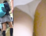 パンチラ盗撮 制服女子 タイトスカートの中の白パンツ激写