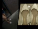 ギャルのパンプスにぶっかけ