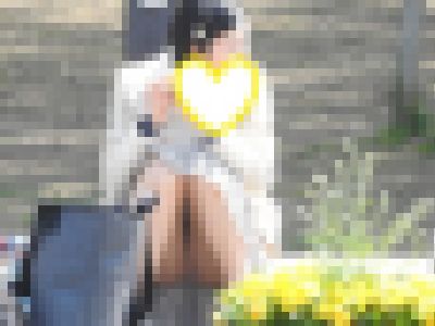 お座りお姉さん発見！！（ＦＨＤ）大変です！！パンツが見えてますよ３５