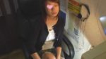 清楚系のお姉さんが指でクチュクチュ　ネットカフェでコッソリやってるオナニー盗撮