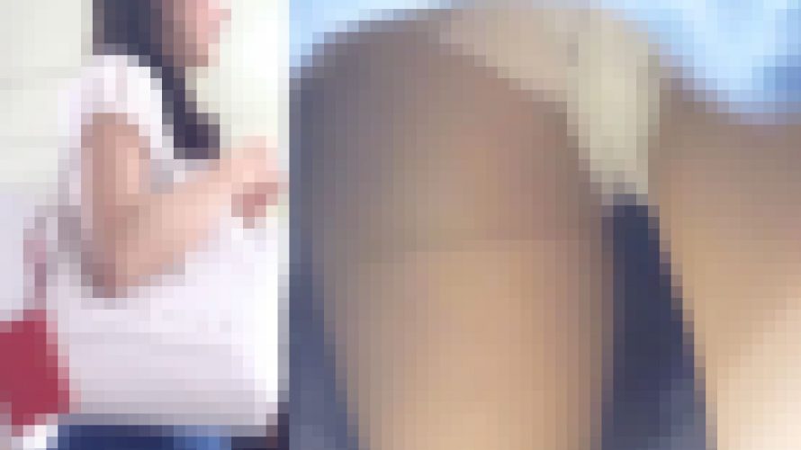 [★顔出し]パンチラ盗撮 激カワ女子大生 ピンクパンツを激撮