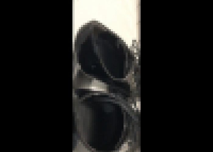 女子の靴に悪戯