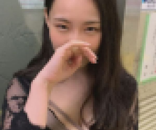 優しくて押しに弱い巨乳は扱いやすい 半ば強引にホテルに連れ込んで即ハメして中出し 突くたびに弾む爆乳が映える