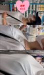 【素人乳首】何度も前屈みになり、乳活おじさんにガッツリ乳首まで見られていた巨乳ちゃんwめっちゃ可愛いww