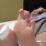 【くすぐり/くすぐられ実験完全版】筆と歯ブラシ、どちらがくすぐったいか？タイツと裸足で