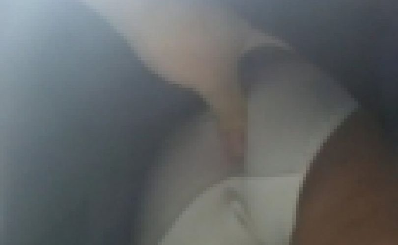 嫁の純白パンツのお尻をモミモミ