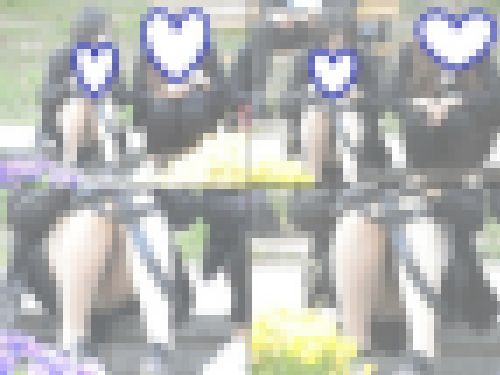 お座りお姉さん発見！！（ＦＨＤ）大変です！！パンツが見えてますよ１８２