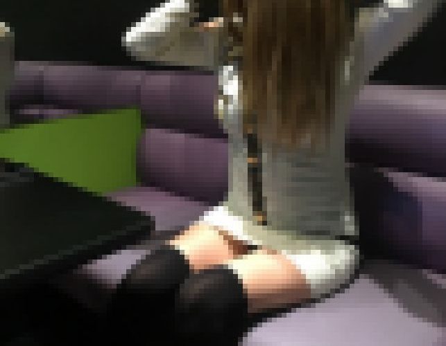 【激ミニ】カラオケ無防備チラ