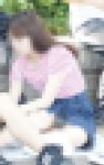 可愛いお姉さんのお座りパンチラ2