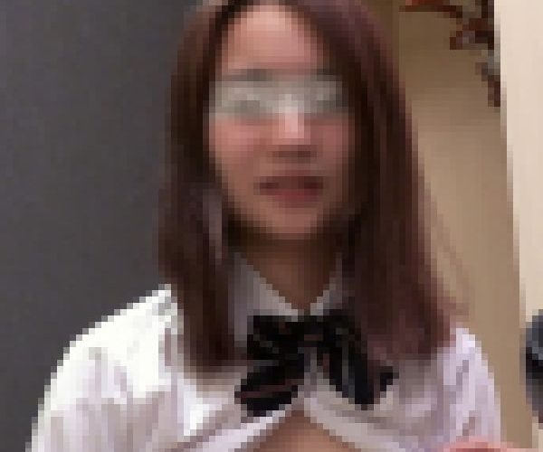 美乳美少女の処女喪失！八重歯が可愛い20才の奈桜ちゃんの揺れる美乳の騎乗位！最後は可愛いおっぱいに発射！