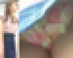 [★新作][★顔出し]パンチラ盗撮 かわいい女子大生 派手な花柄パンツに超接近