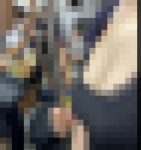 爆乳人妻の谷間胸チラ②