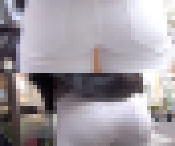 【FHD高画質】ダメージ白ジーンズ バランスの取れた形とライン