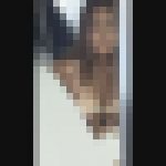 【レア】海の野外駐車場での着替えを盗撮。日焼けあとがエロい20代の茶髪お姉さんです。