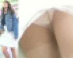 [★顔出し]パンチラ盗撮 女子大生 白パンツに階段で接近