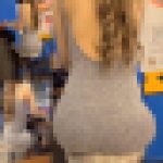 【ボディコン】大胆な背中出しのデカ尻人妻デリヘル嬢(座り)