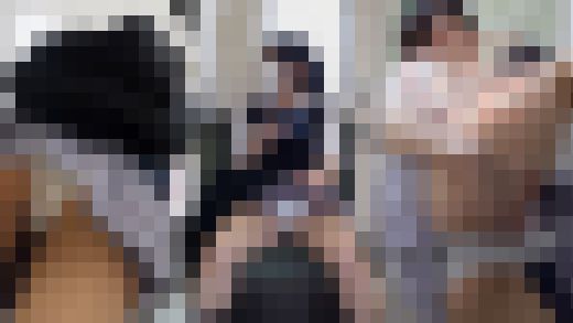 再販（盗撮バレ）JKさん短いスカートをまくり上げ蒸れたパンツを見せつけてくる