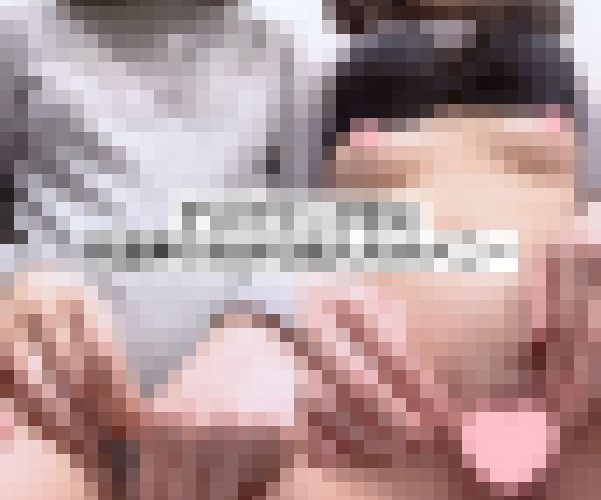 ?むらむらが止まらない?デスクワーク中に 乳首弄りながら指入れオナニー