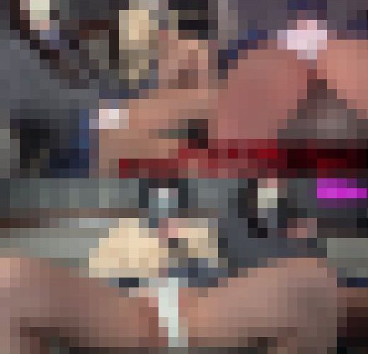 カラオケ店で2人まとめて制服パンチラ（1）自分でスカートめくって生パンツ見せて！