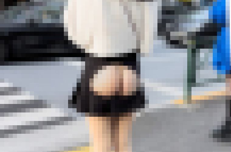 露出記録0002「信号待ちする都会のお姉さんの桃尻」(56名)