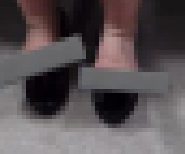 【再販】４Ｋ★公認盗●！気温37℃でスーツに革パンプス裸足履きの奇跡のOLをバスの待合室で密着！！