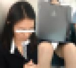 (電車対面）(顔出し)黒のシックな品のあるワンピース…むき出しのパンストあんよを思いっきりひらいちゃうOLお姉さんを観察してみま
