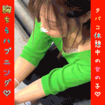 【胸チラ25】タバコ休憩中OLさんたちの胸チラ/巨乳営業マンとエロパイ内勤さん