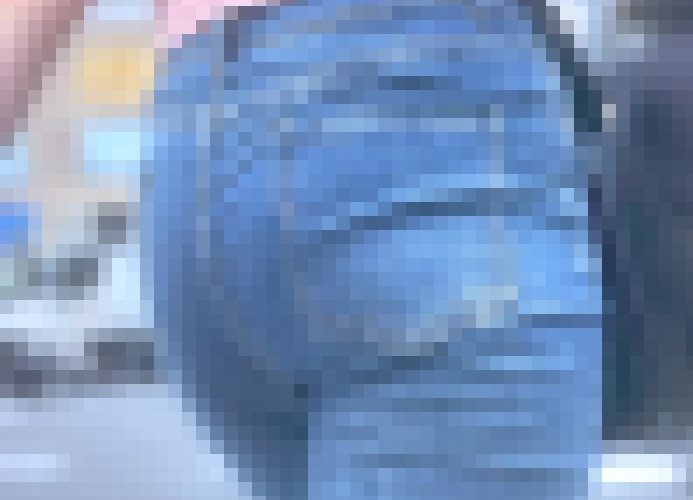 生意気小娘のエロ美乳＋スケベ尻！王道スキニーデニムで潤い抜群の美尻をムニュらせパンティラインで年上♂を誘惑！ 下品なデニム 女編