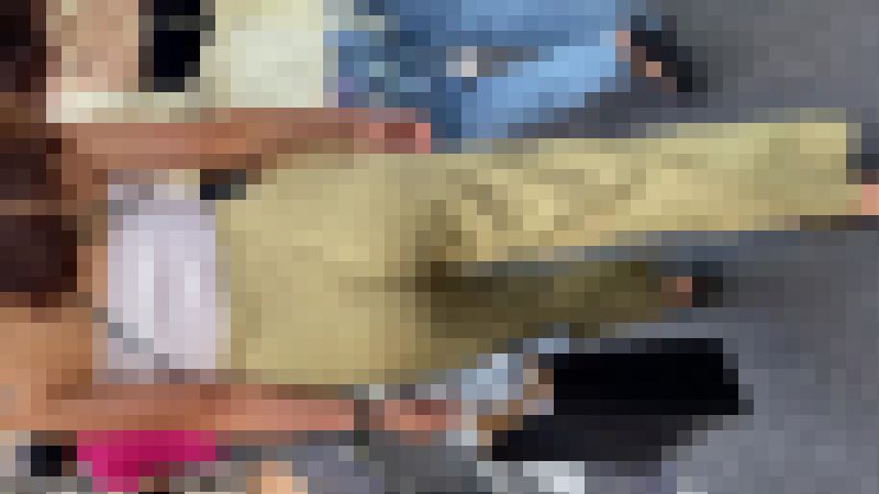 テロテロパンツを履いたデカ尻ギャル。パンティーのフリルのラインも見えてます！！