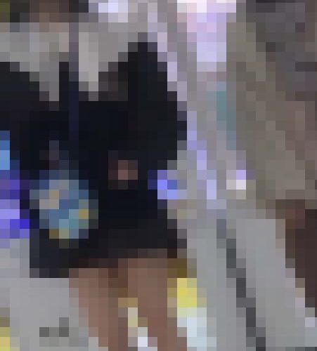 逆さ撮り??超ミニスカの中はまさかのテカピンクパンティ?