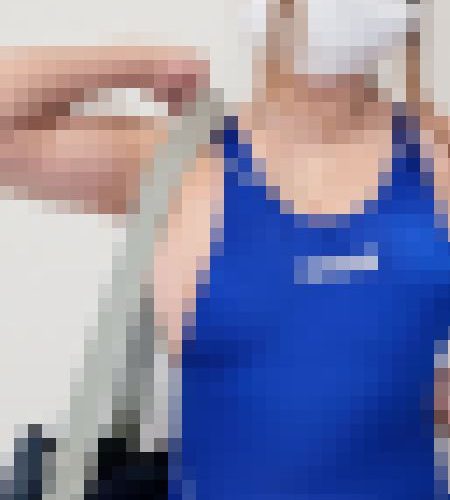 巨乳がハミ乳しながらプールへ向かうギャル生徒。tiktok常連校の水泳部の更衣室にガチ潜入。